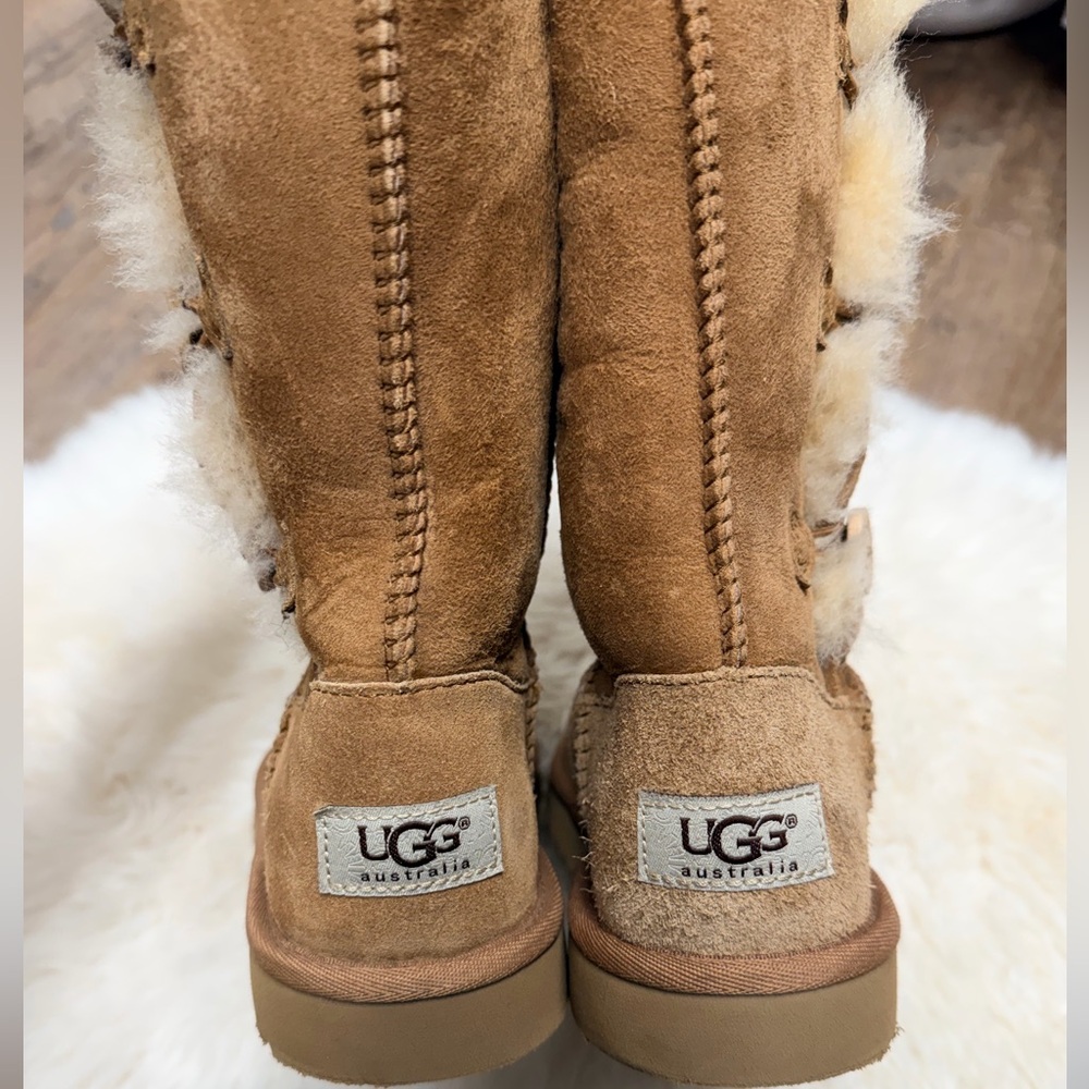 UGG youth Chestnut tall Button side Suede Shearling Boots size 2 - Picture 5 of 10